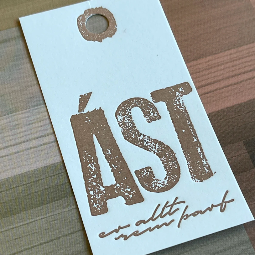 Ást - merkimiðar